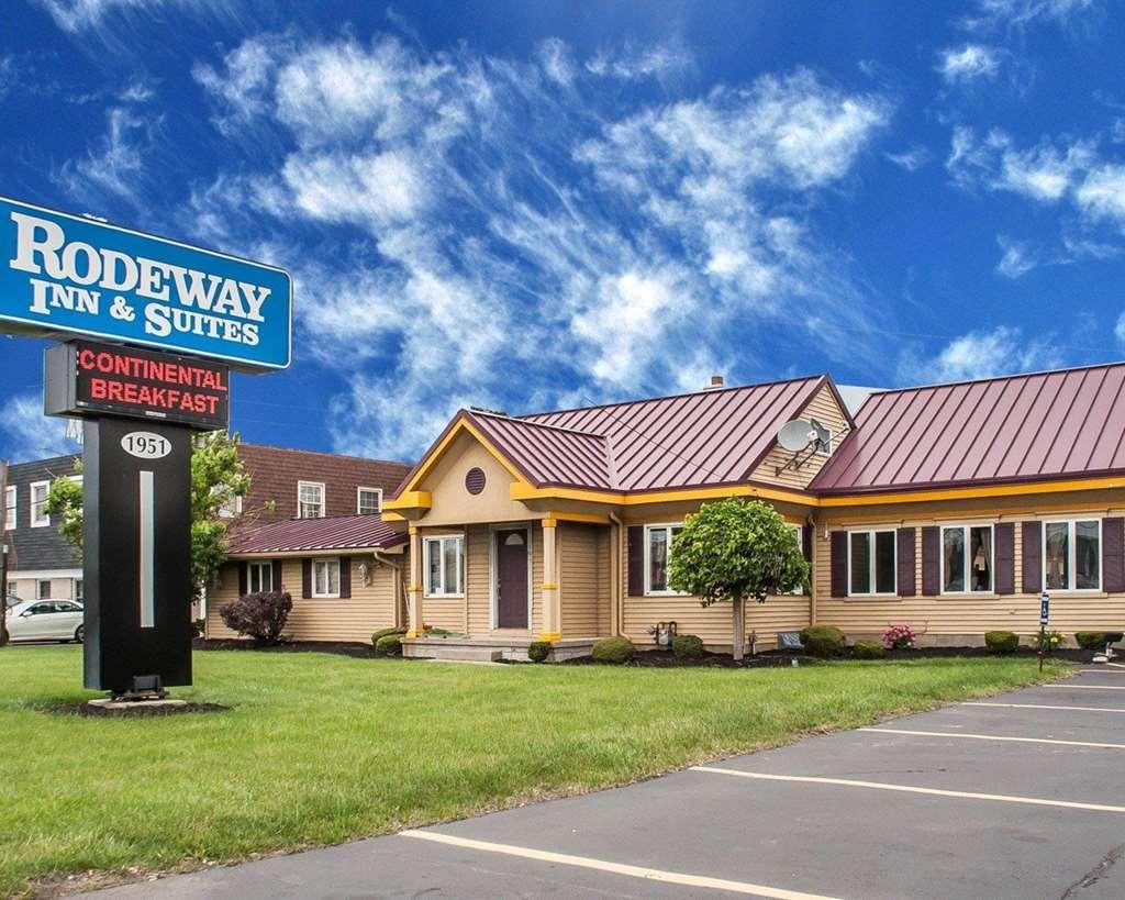 Amherst Inn&Suites Exterior foto